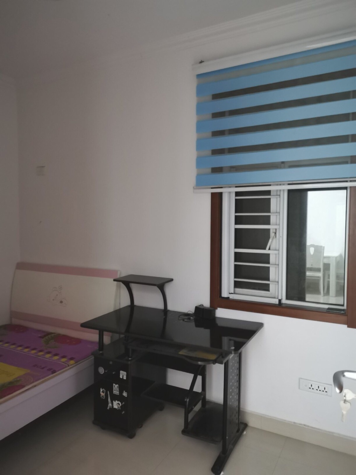 一中对面上苑一品2室2厅1卫精装修家具家电全配！