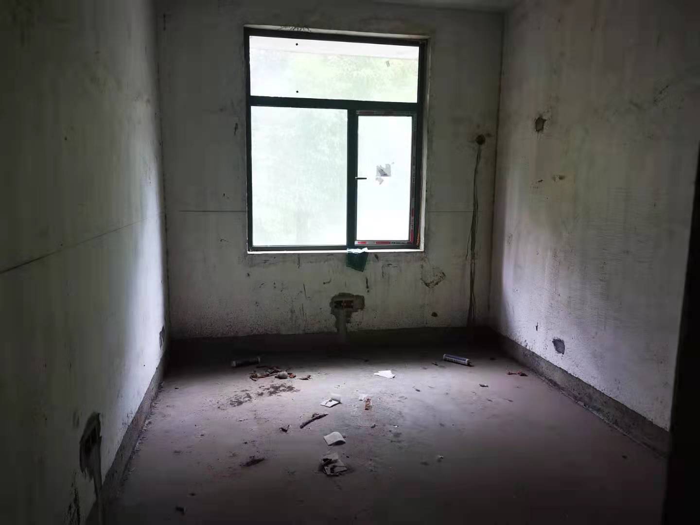 党校宿舍清水毛坯简单装修了哈有院子停车住起来又安静外观也新