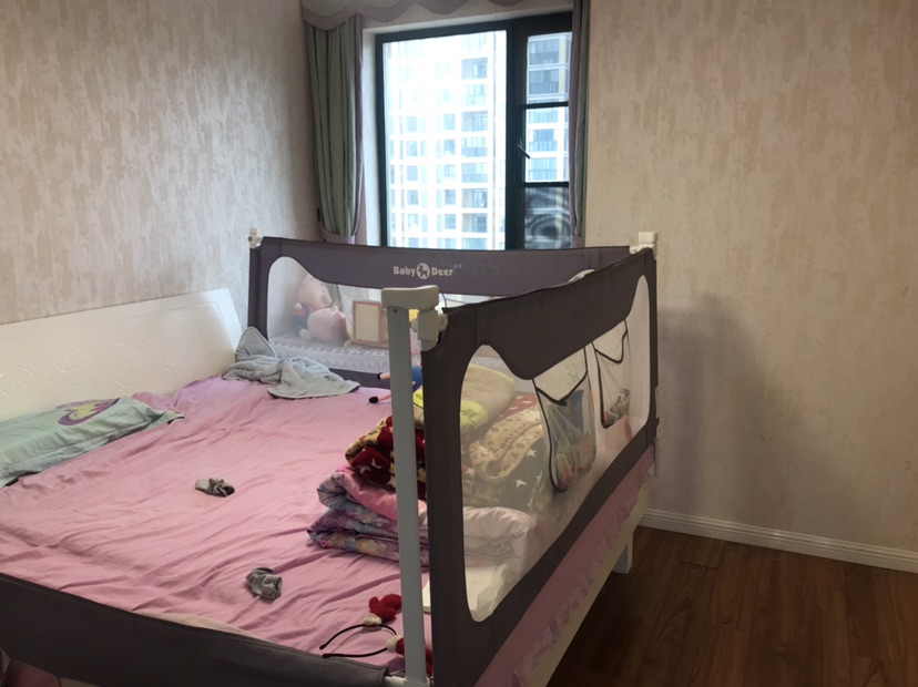 新城壹号4期四室两厅两卫两阳台 装修房子保养的好光线好上学方便