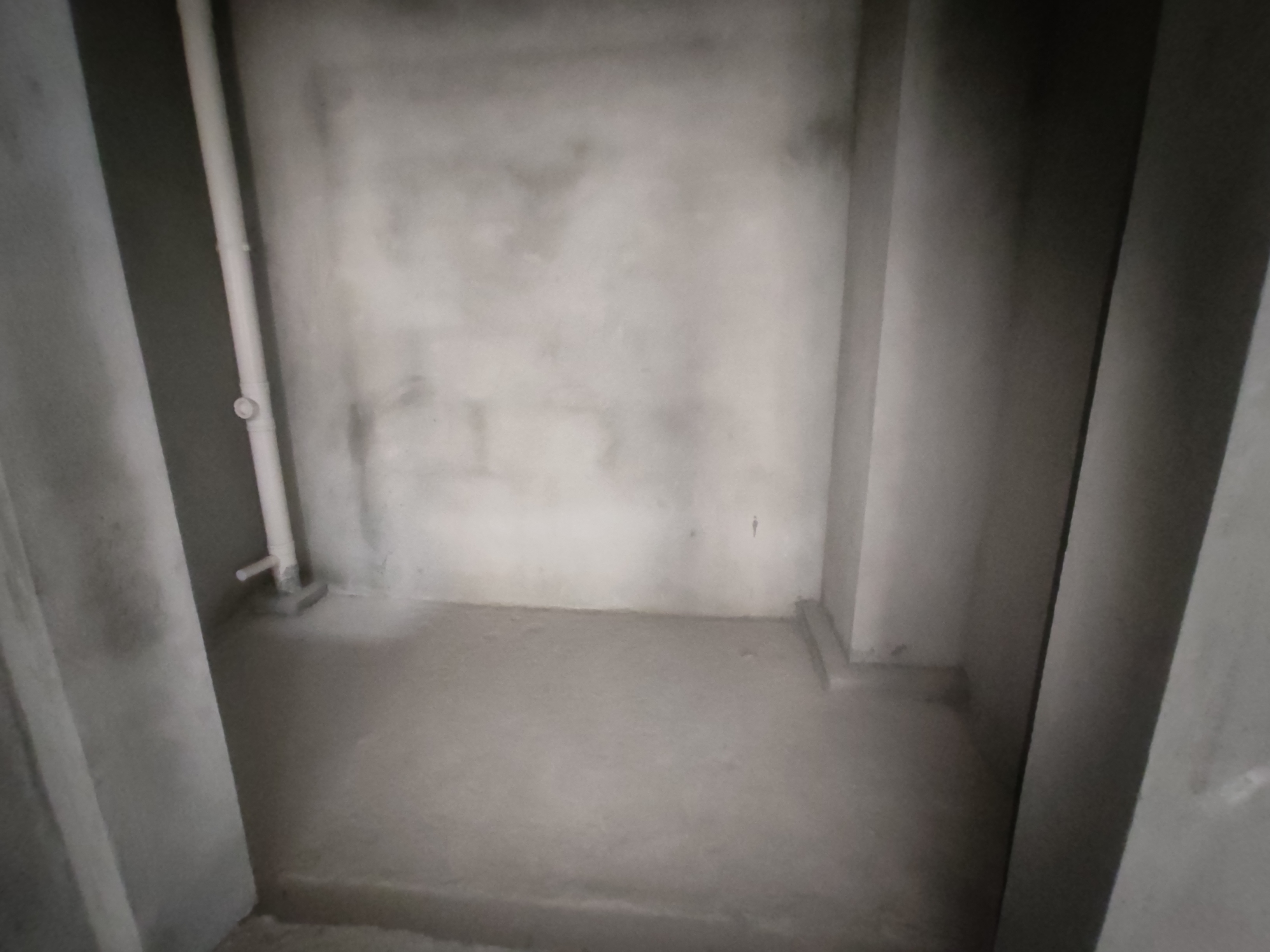 满庭春毛坯三房小区环境好.出行方便证件满二。看房约