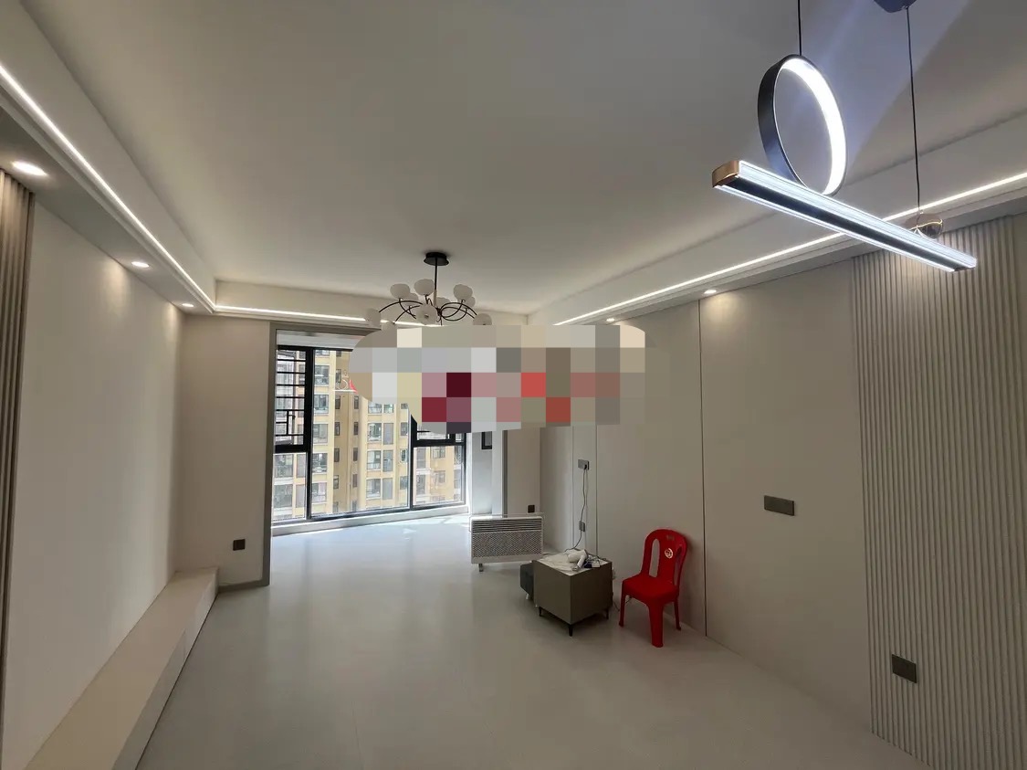 城南 ，新城壹号四期，湖景房，房东自装9.9成新，精装3房1卫，证满两年，好楼层，