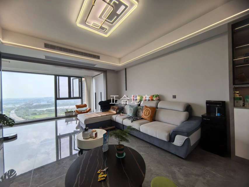 业主诚心出售，城南，新沔中旁，全新精装三房，单价4600，送车位，边户双阳台