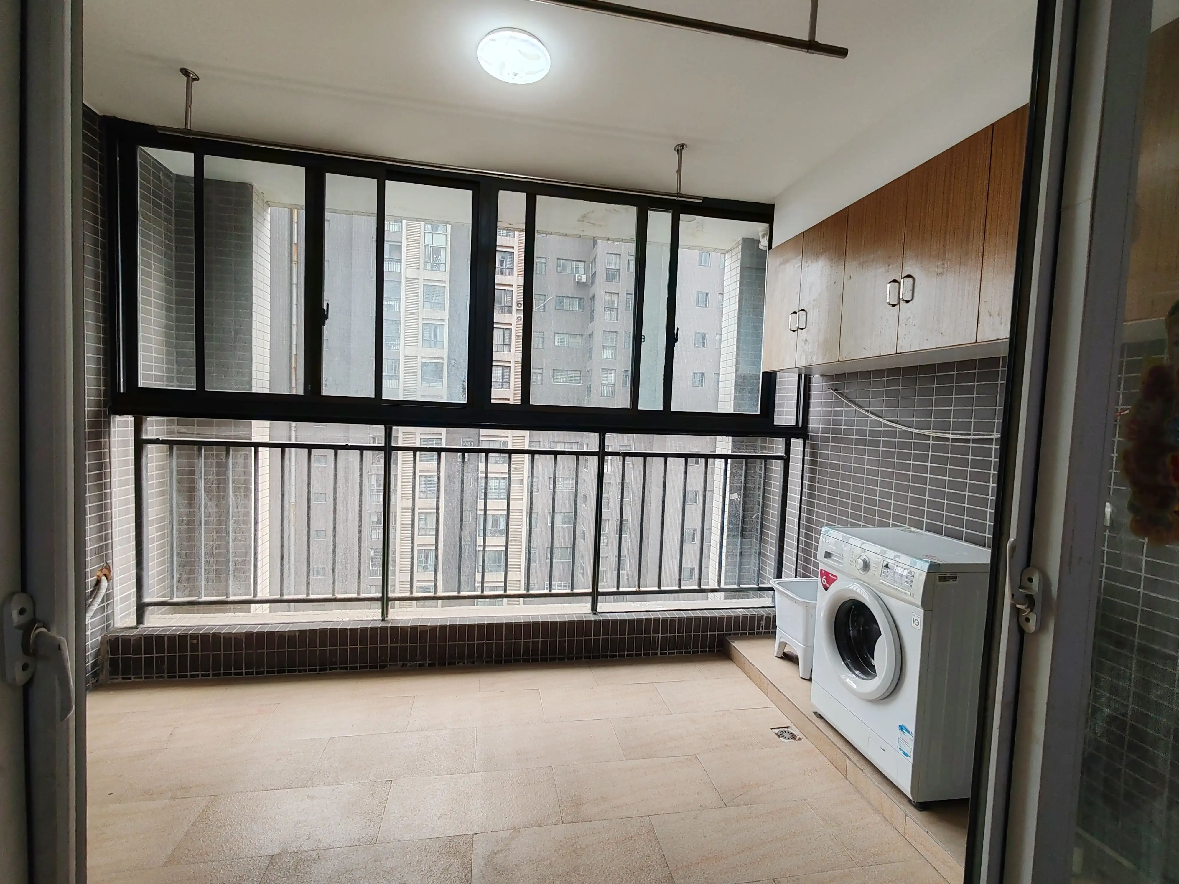 捡漏，和合国际，电梯中间好楼层，精装3房2卫，亏本出售