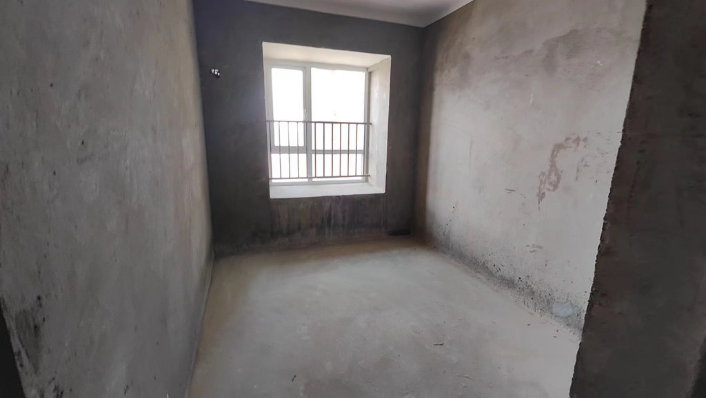 新二中二小旁森林国际毛坯大四房证件满二电梯高层适合出租自住照顾小孩