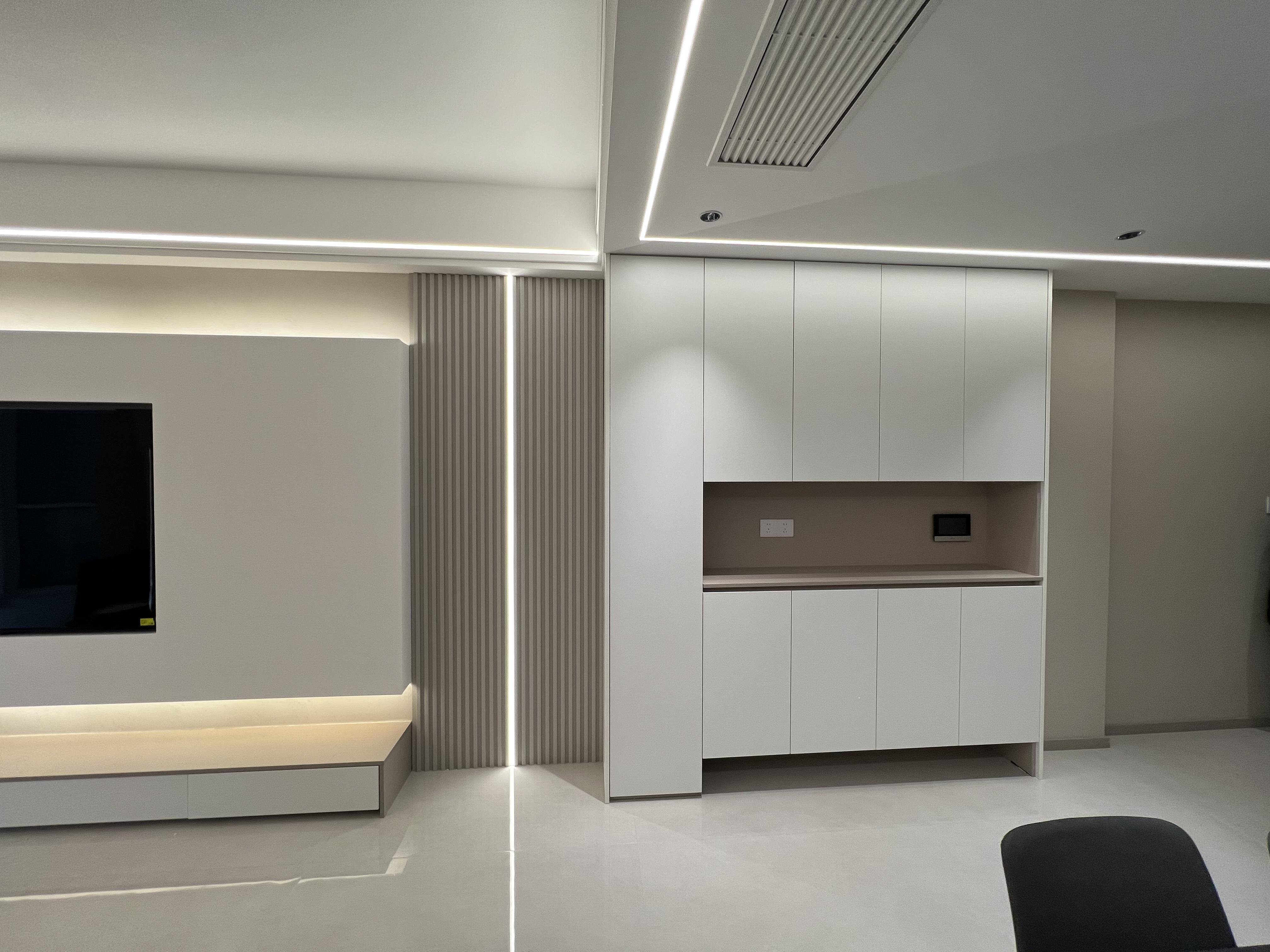 御湖世家3室2厅2卫全新精装修，家具家电都是全新的，装修材料都是大品牌。