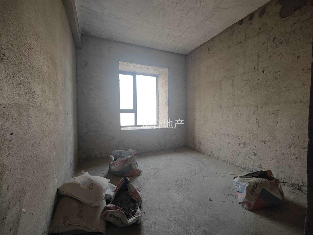 翡冷翠，毛坯三房，电梯好楼层26楼，单价6100，满二，边户，南北双阳台，