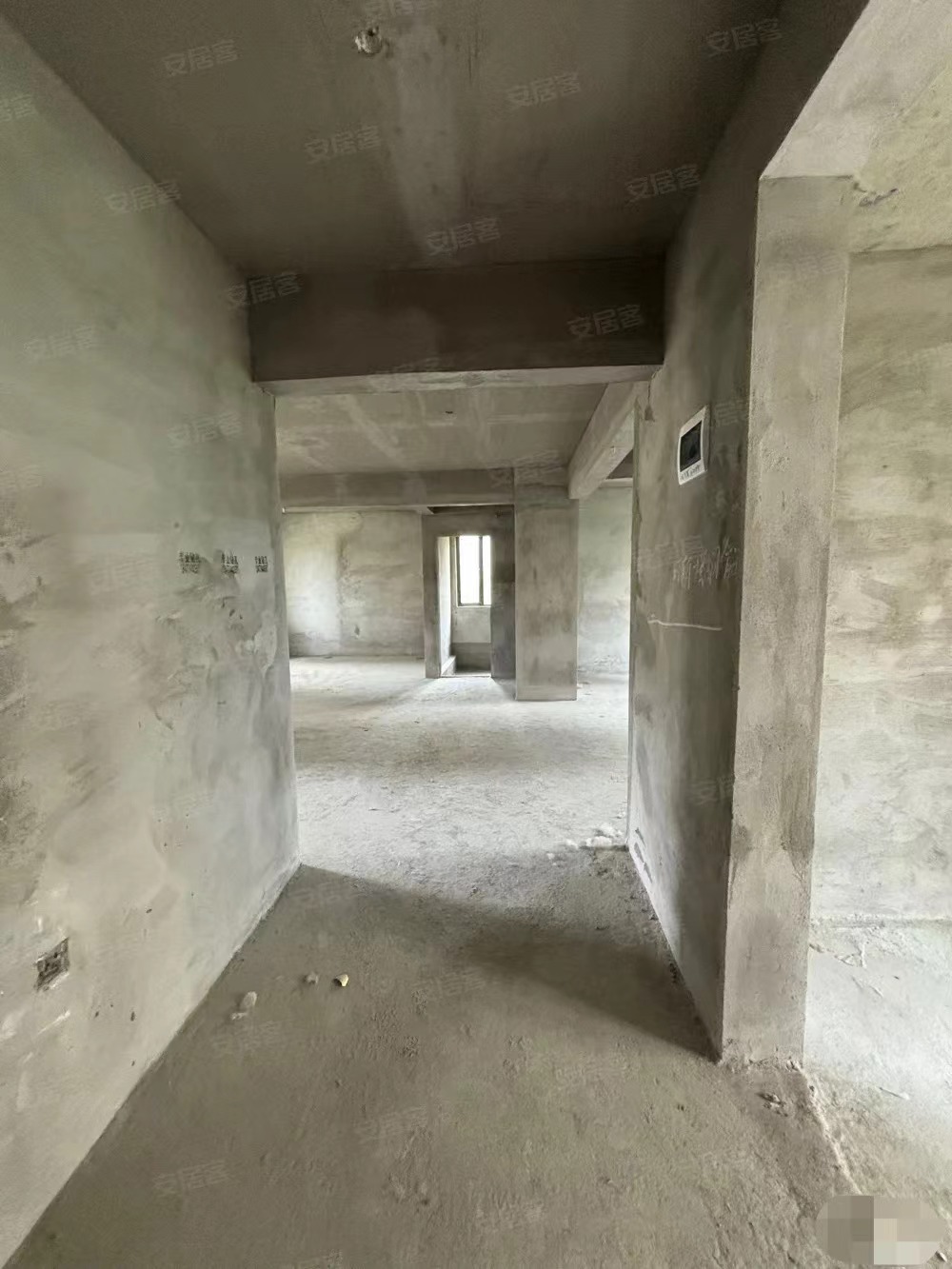 57，房东急售，荣怀稀缺边户，小三房三面采光户型，证满二年