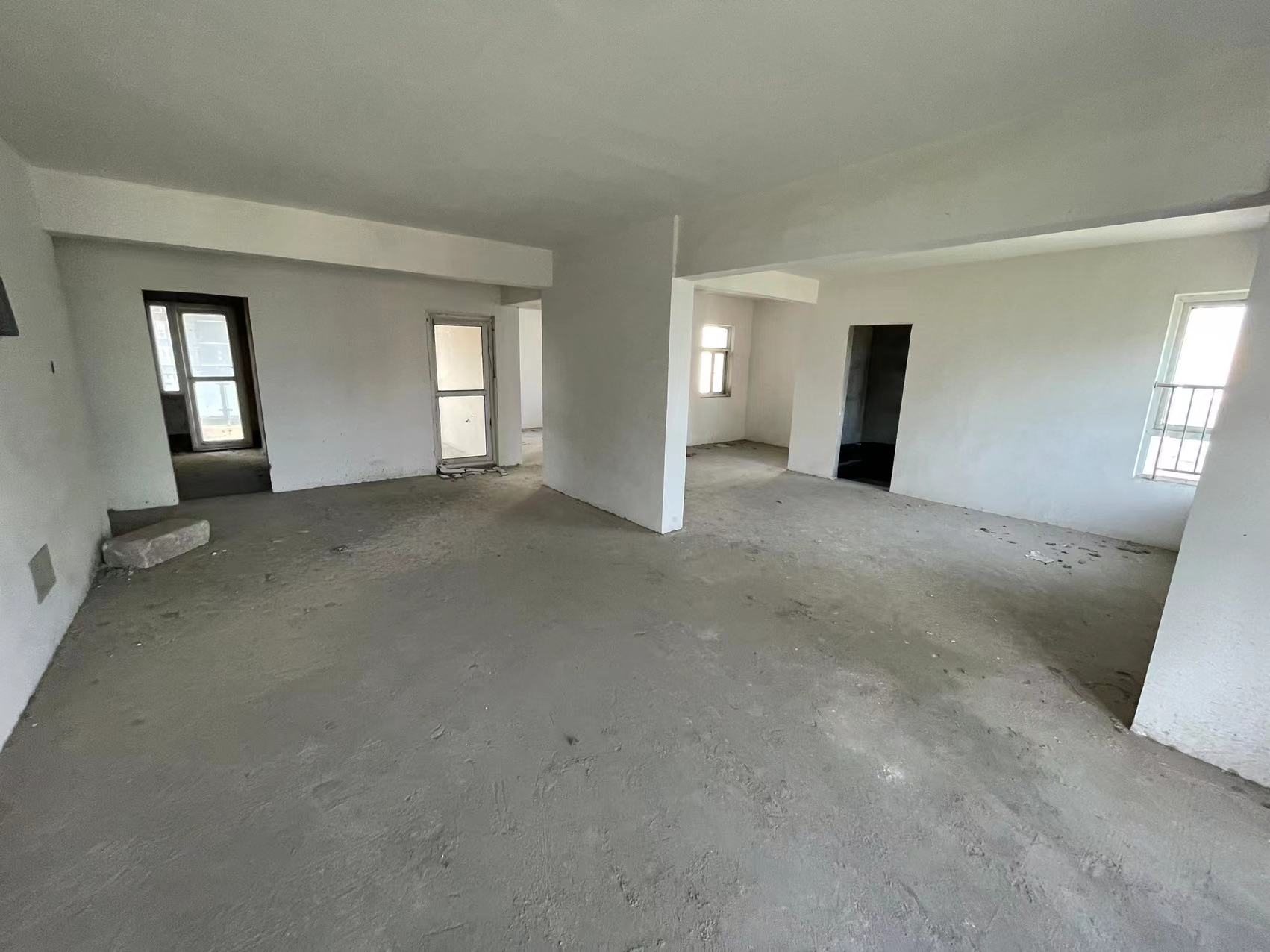 福星城  户型通透  大阳台 毛坯大四房   视野好  老证