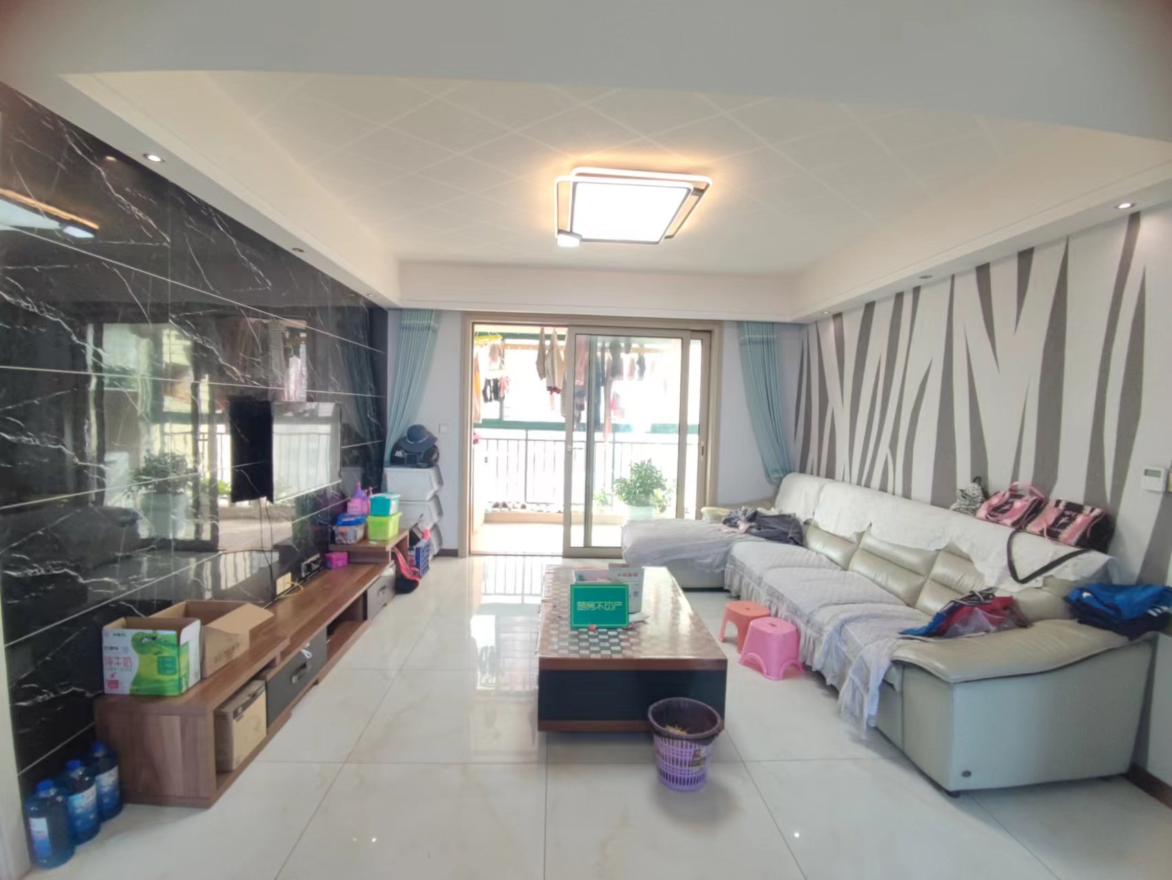 新城一号三期 精装修 中间楼层 满5 税费少  看法方便