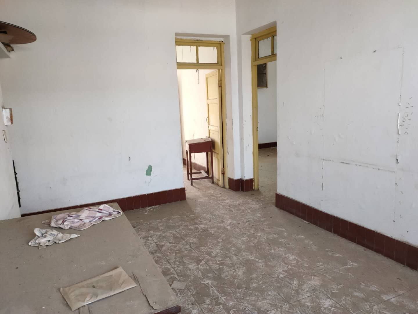 实验高中宿舍楼小三房南北通透优价15万可过户还可小刀哦