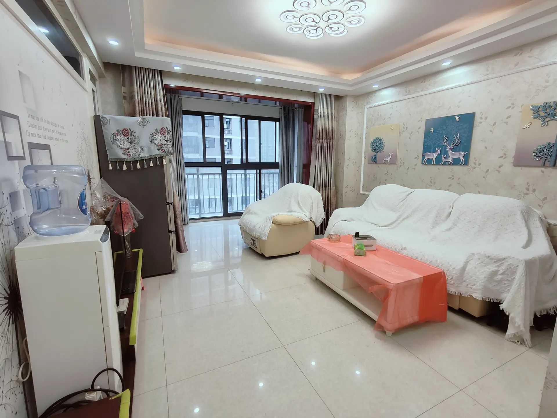 沃尔玛附近，田园国际，电梯小高层11楼，精装三房三卫，成色新，拎包入住，老证