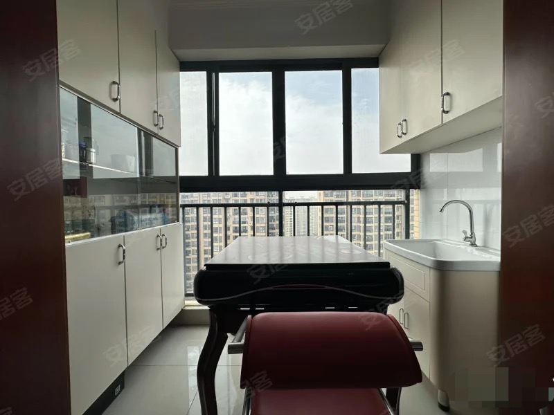 380，降价了，捡漏，翰林公馆，精装4房2厅2卫，单价3846，老证，诚心出售