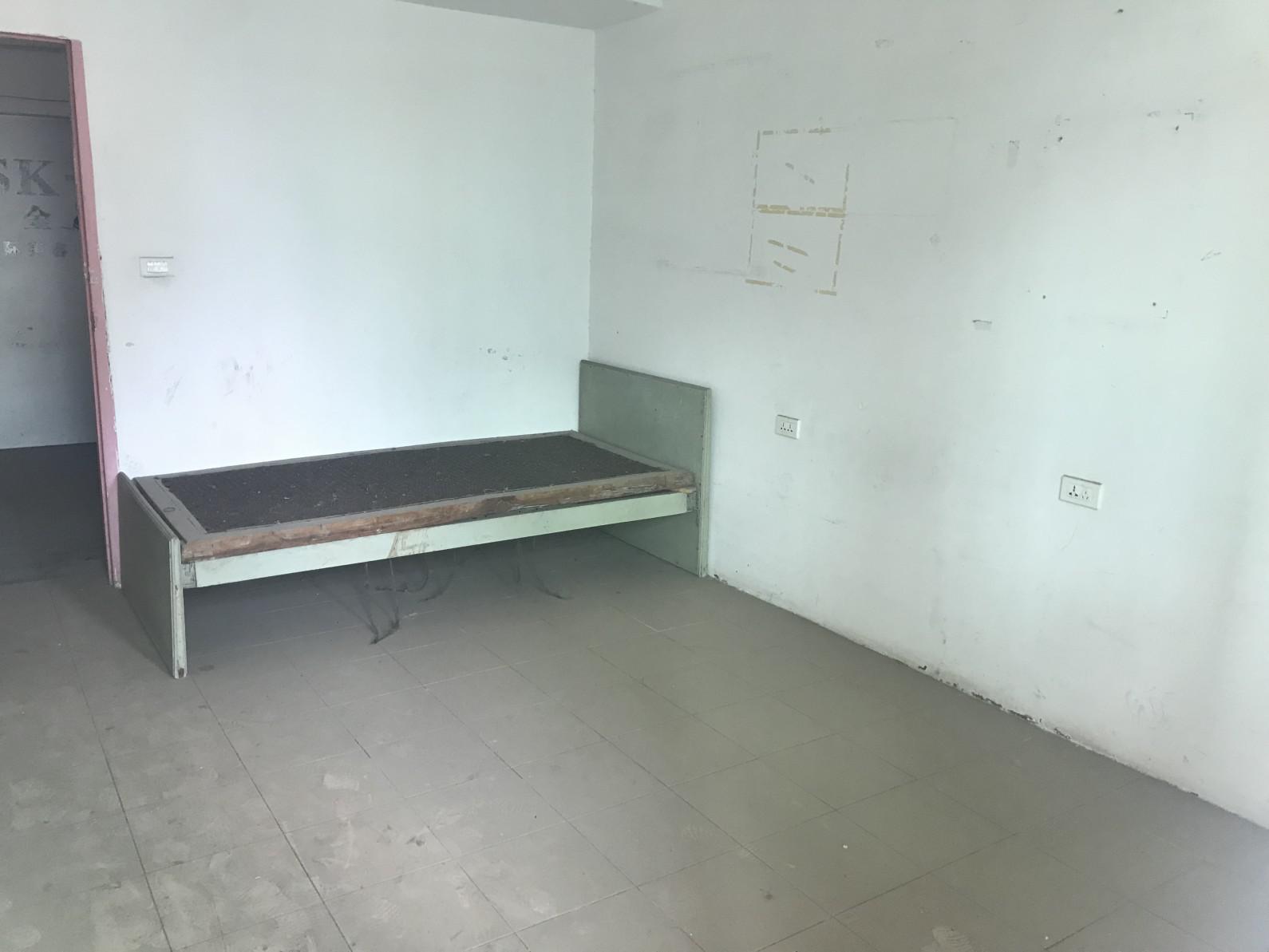 商城旁边三房，中间好楼层