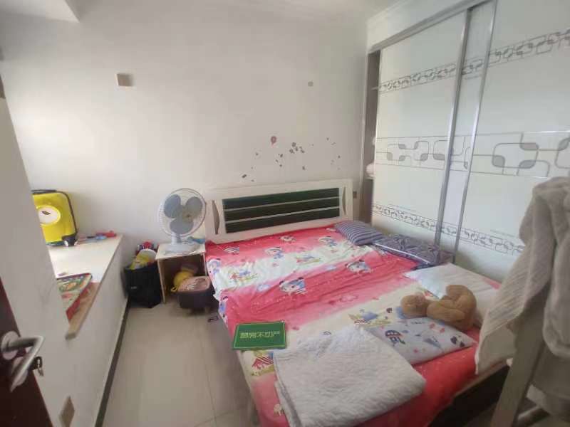 满庭春精装三房中间好楼层采光好视野开阔周边配套设施齐全