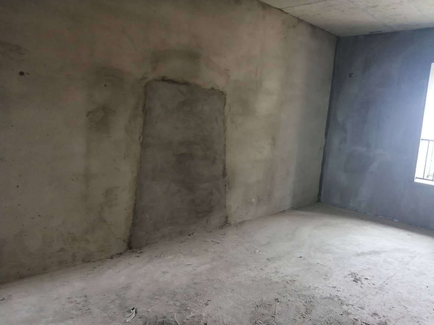 南国明珠毛坯大三房，电梯好楼层