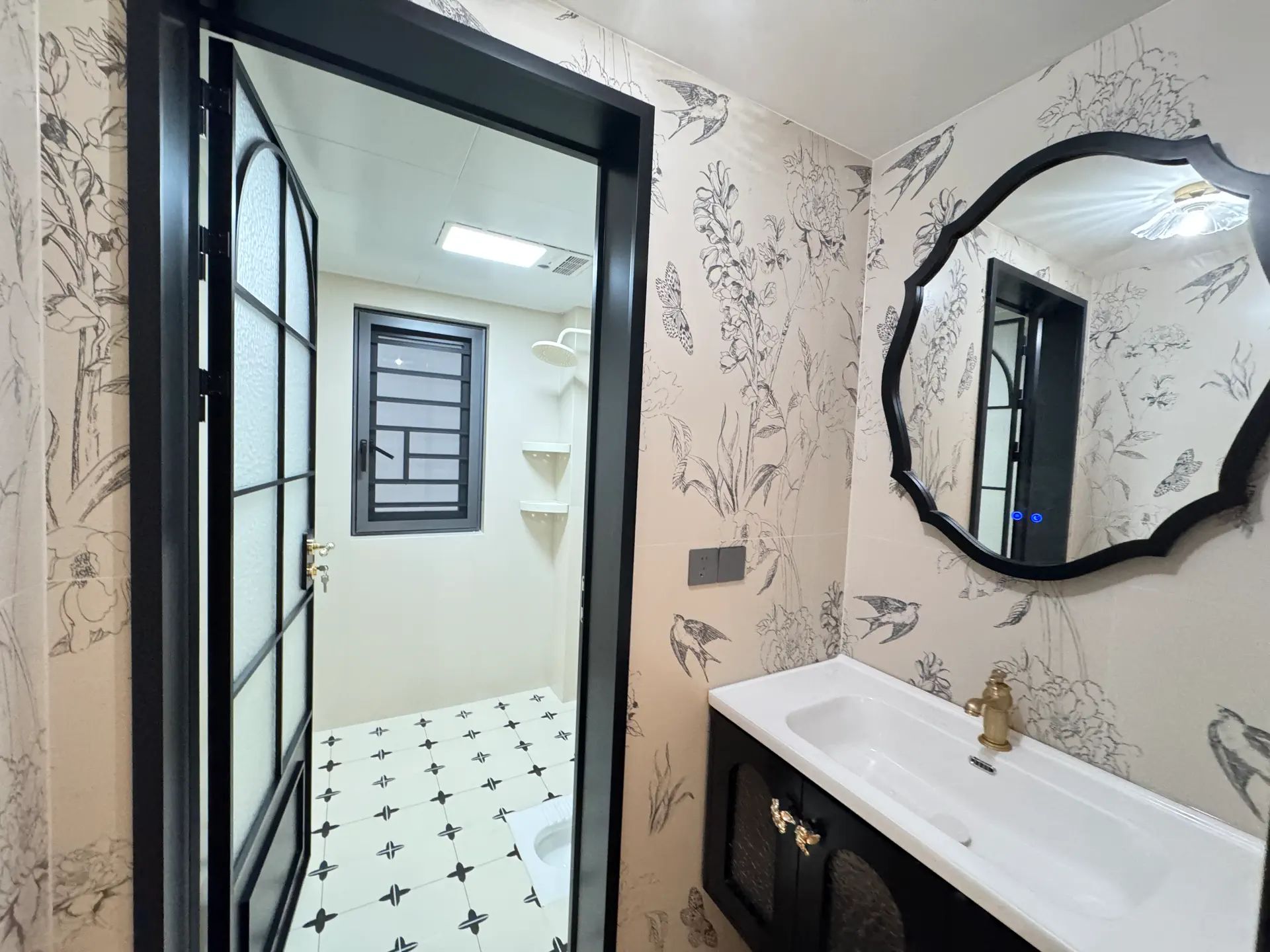 城南，金科，精装三房两卫，三中三小，全新装修，拎包入住！证满二