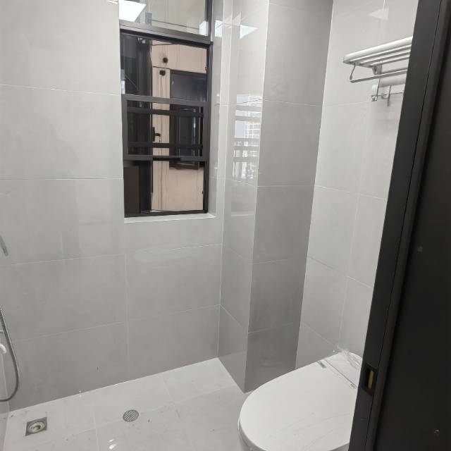 新仙桃中学对面