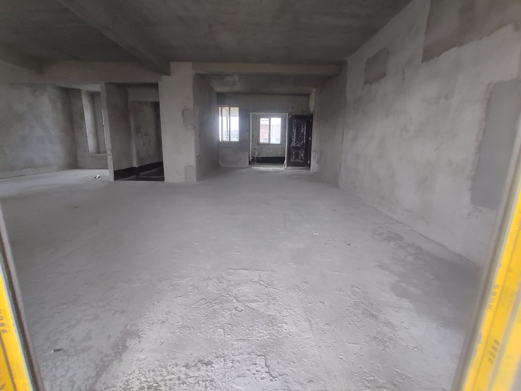 新城名都.毛坯三房边户.南北通透双阳台.看房方便