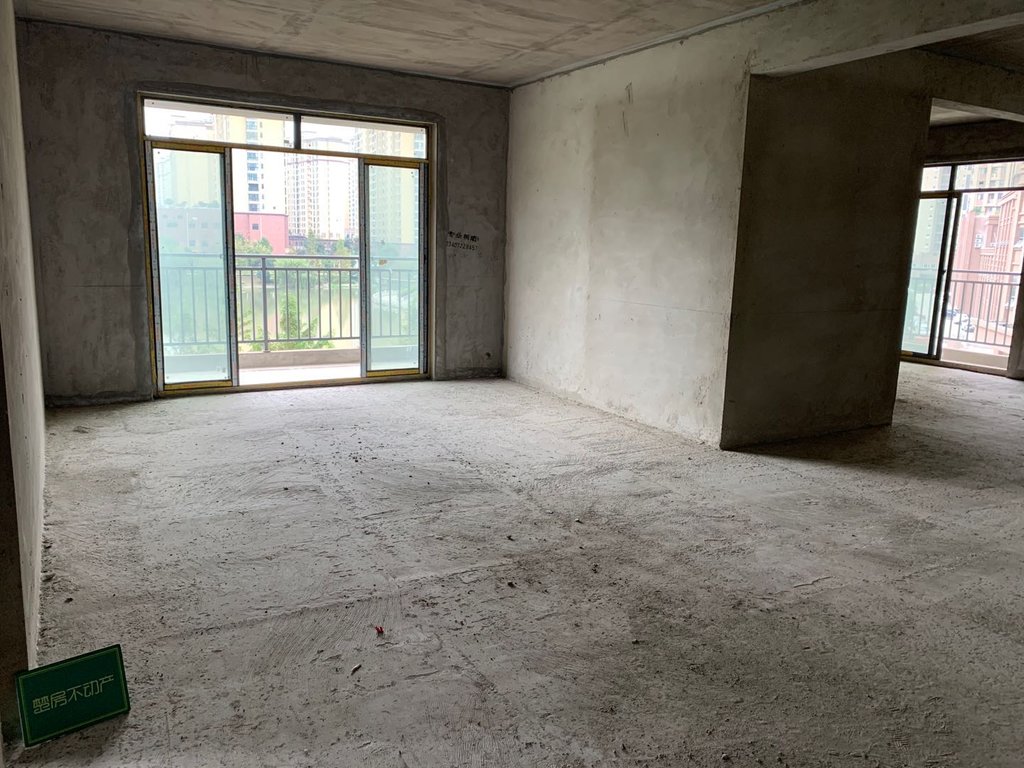 元泰未来城B湖景房3.15层高 观光电梯2梯2户 超大阳台设计 城南少有的湖景房 南北通透