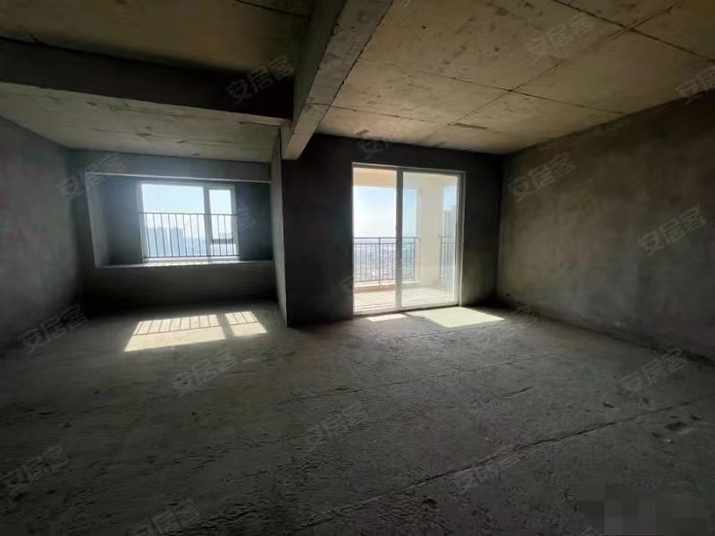 ？满庭春六期，小三房，中间好楼层，视野采光好，单价4600，