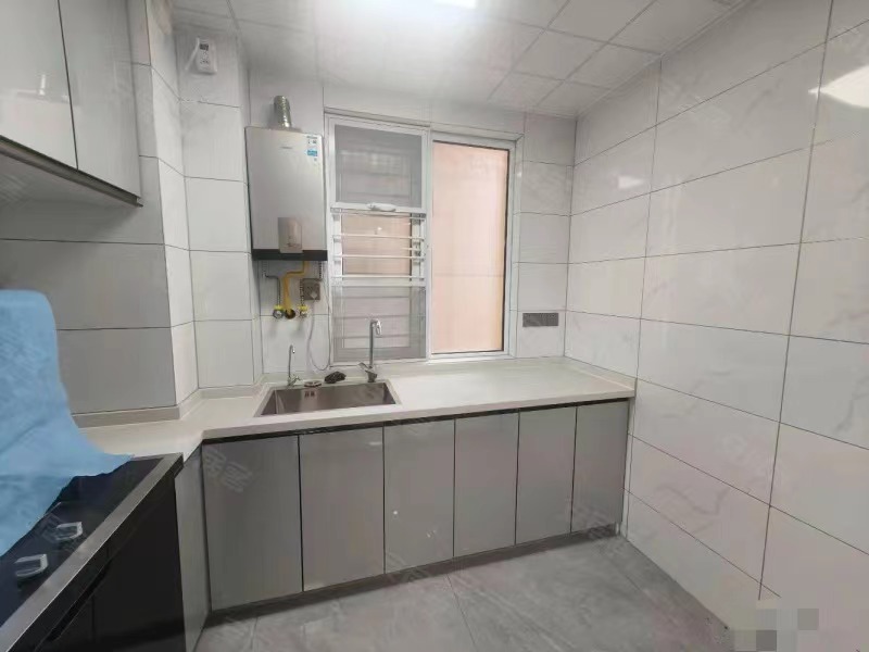 吾悦旁，元泰未来城B2，全新装修，电梯好楼层22楼，捡漏，采光好