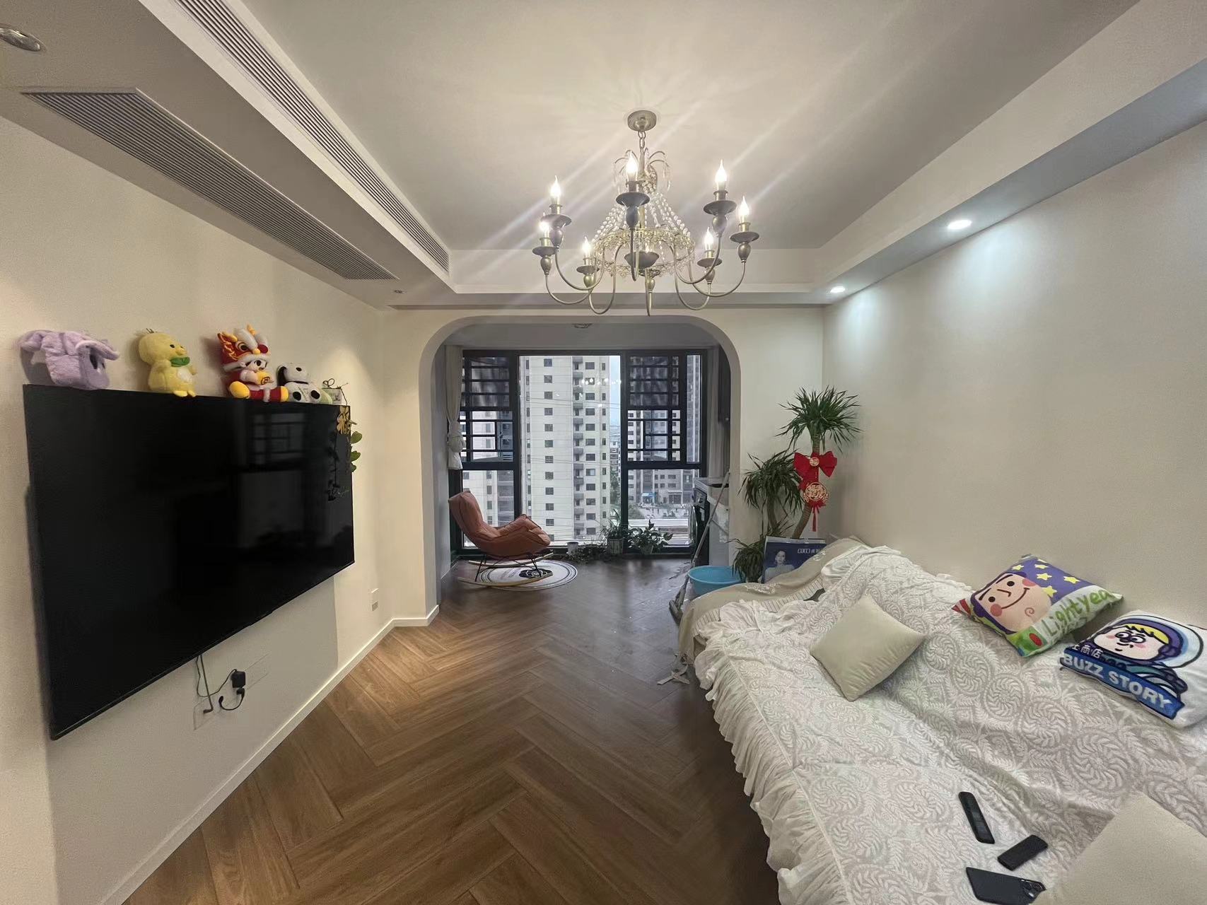 蓝天白云.精装大两房.房子9点成新.看房方便