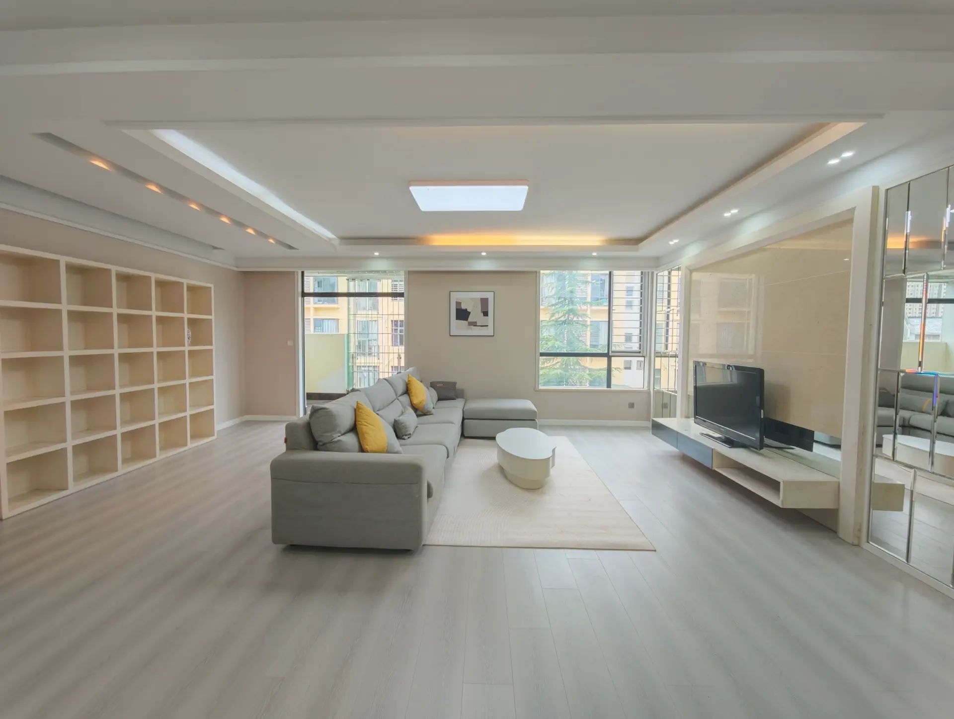 新上急售!沃尔玛附近精装大三房，拎包入住