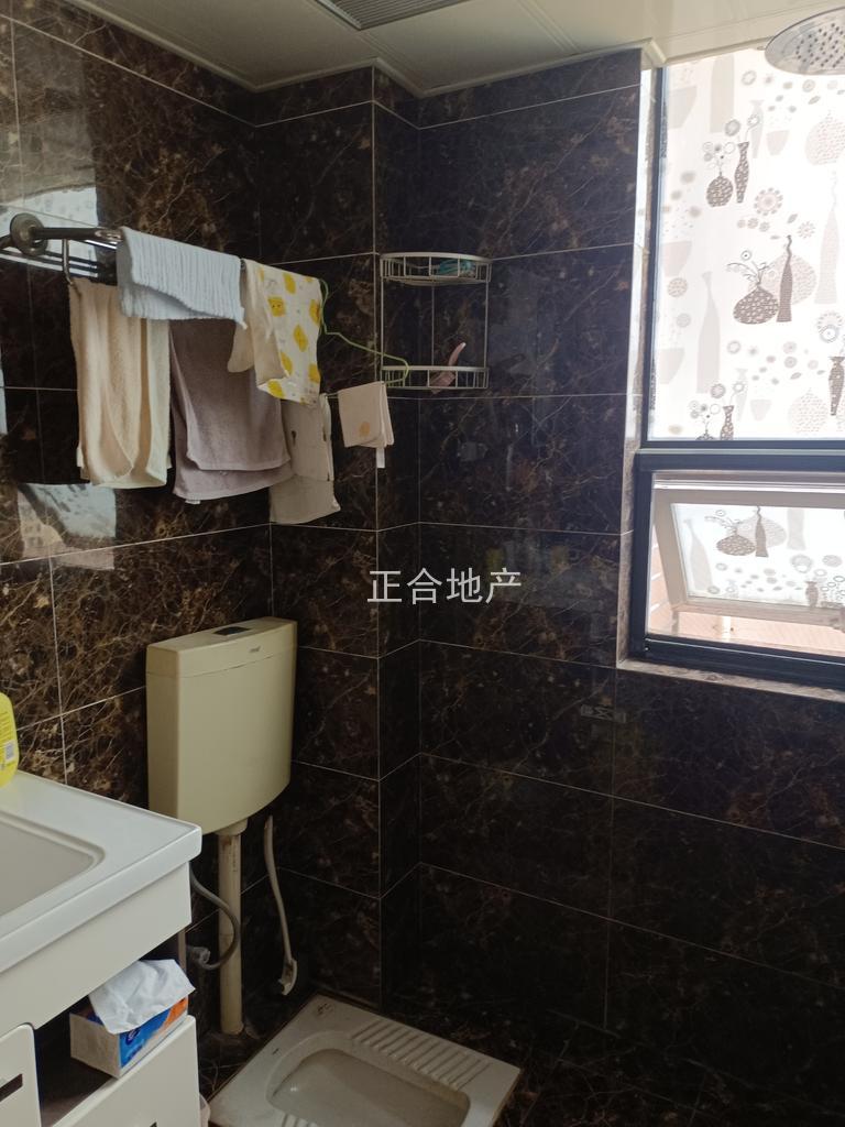 金域城邦，精装两房，小高层好楼层13楼，家具家电齐全，拎包入住