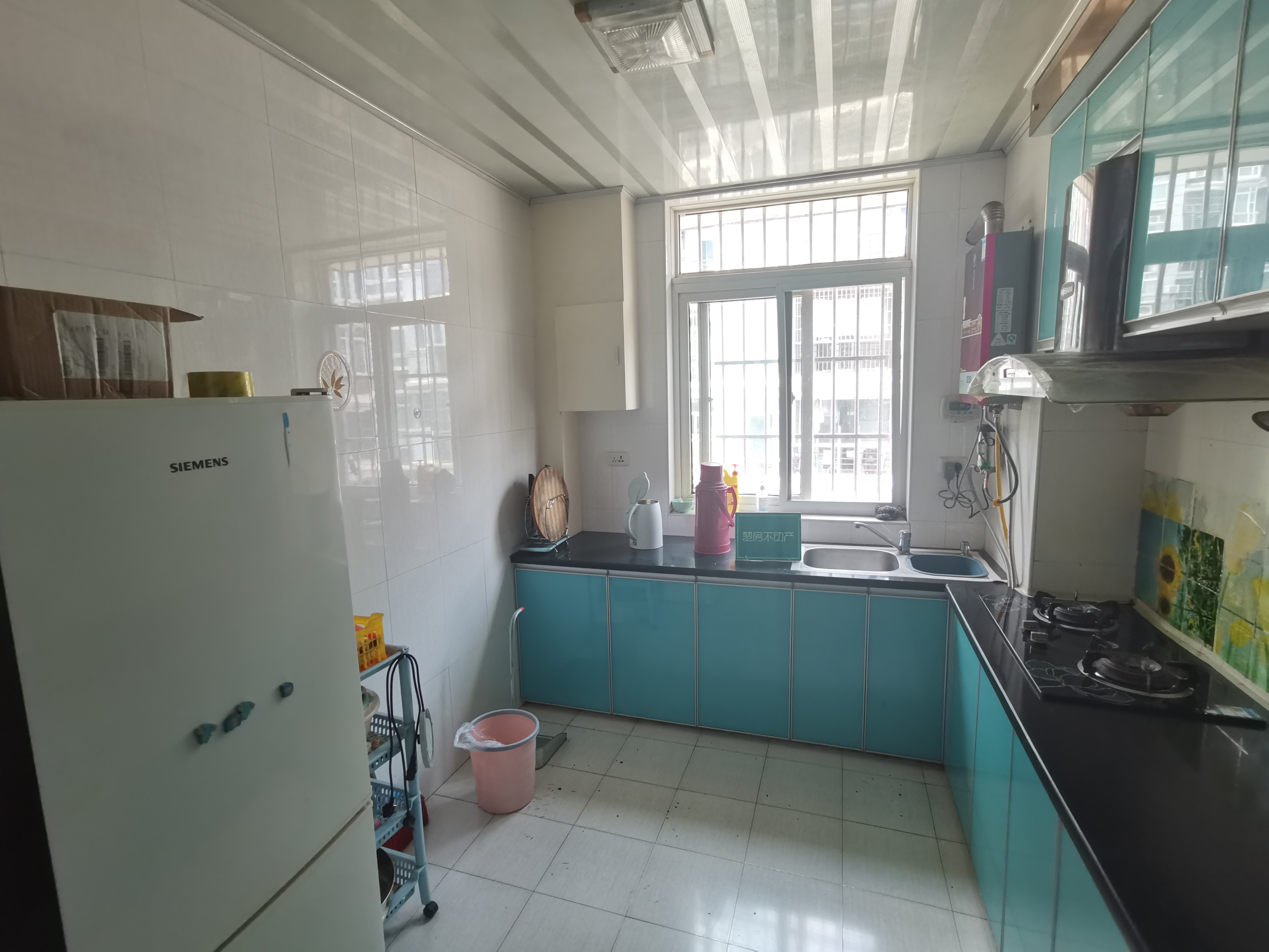 宏运名居精装大三房，少有的错层，房东诚心卖