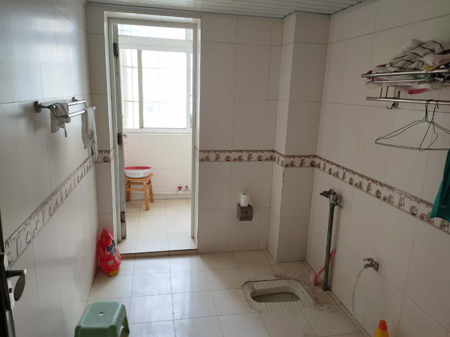 园丁小区四房精装修地段好小区可停车业主诚间售