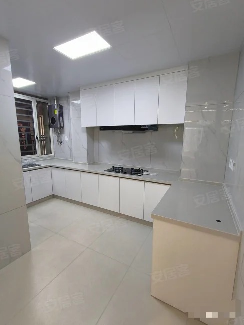 86，御湖世家全新精装三房二卫，电梯好楼层，湖景房，送车位，证满二