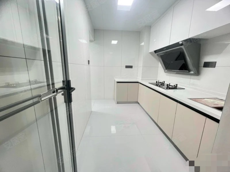 鸿昇现代城，全新装修，精装2房2卫，实验五小新三中​，满五，好楼层，全屋品牌