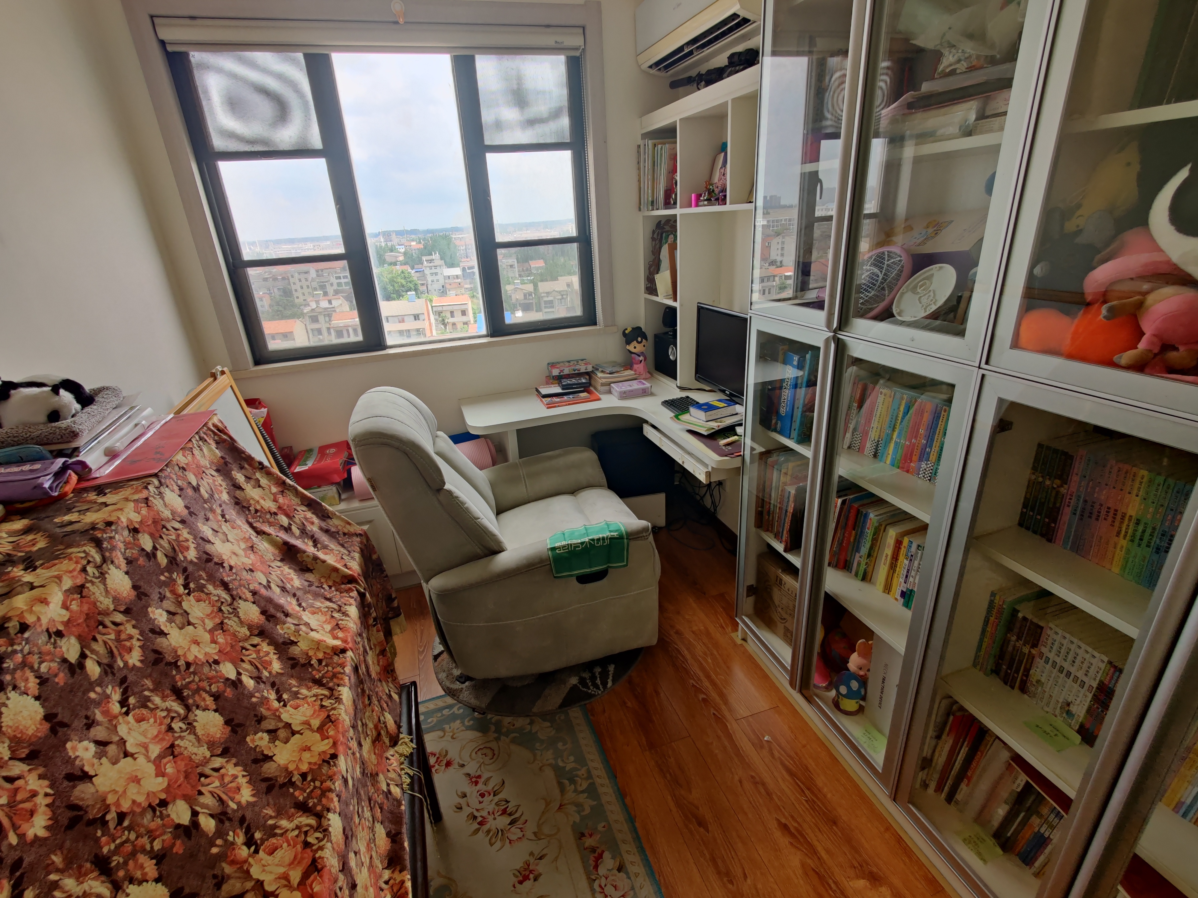 公园世家新八中附近精装三房房东急卖证件在手上随过户看房方便