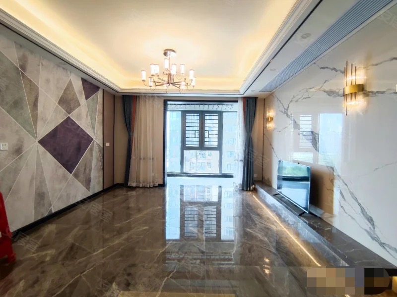 城南 吾悦旁，全屋精装  ，中央空调 ，元泰三中 沔阳xiao学 证满二 中层11楼