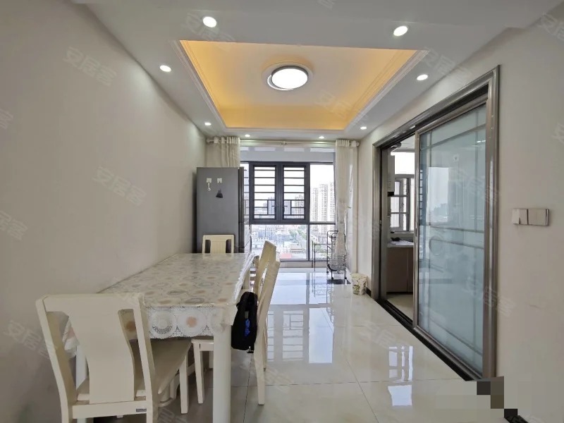 一中正对面，上苑一品，精装三房，单价4字头，带车位.南北双阳台，三开间朝南，全屋中央空调，电梯好楼层，