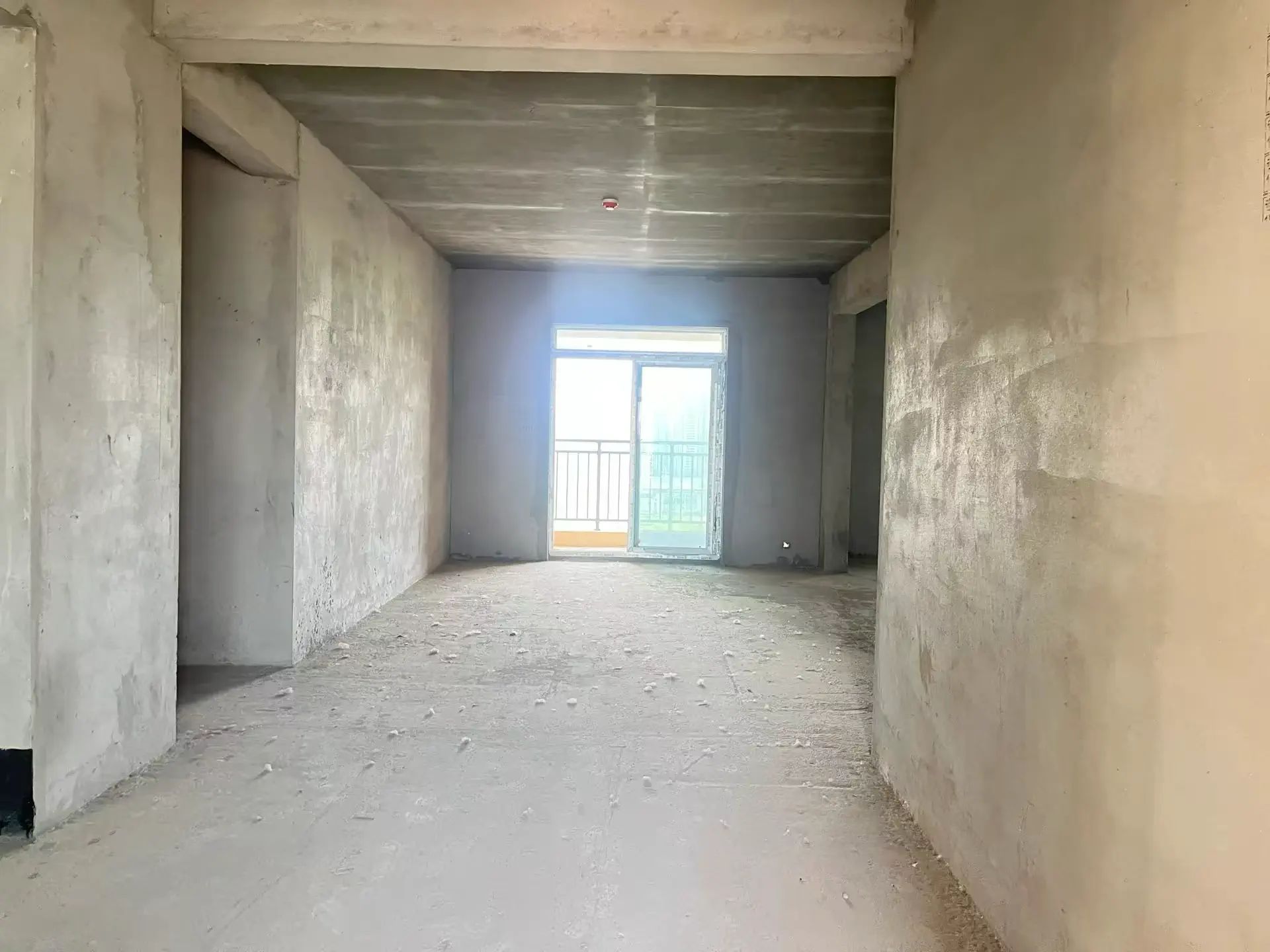 捡漏，城南，南国明珠，单价4000，毛坯大四房，送车位，15楼，满五