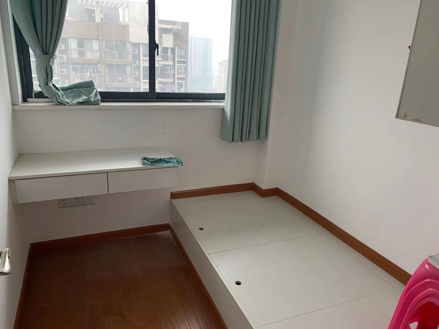 世纪雅园9成新精装四房视野采光好的冒的讲可贷款看房提前电话