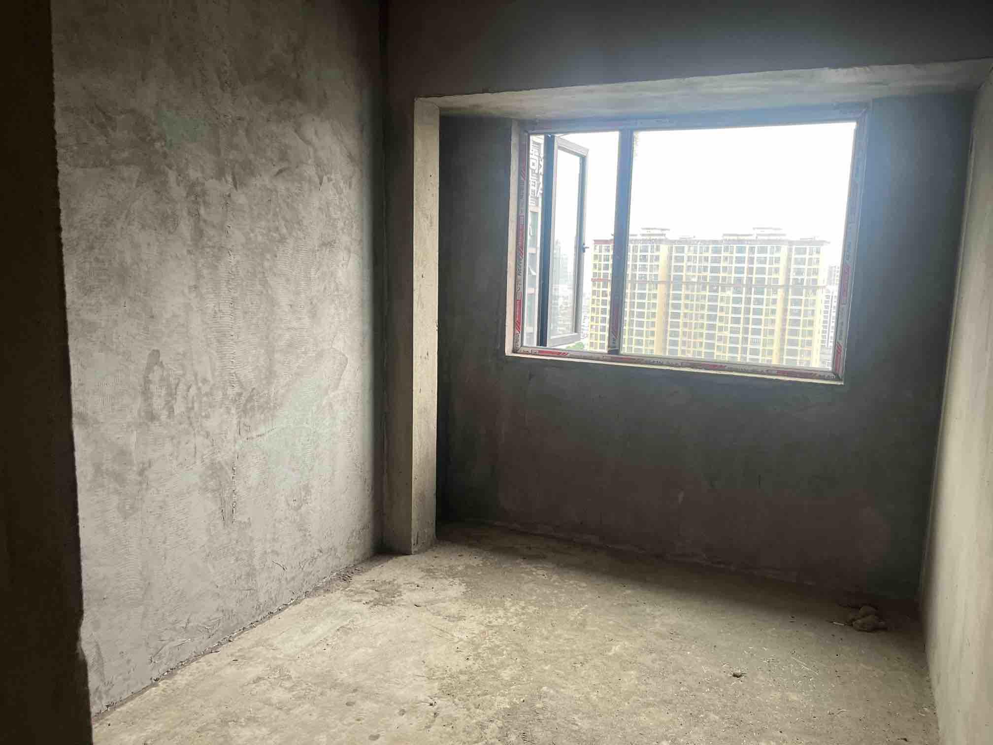 沔阳公馆3室2厅2卫全新毛坯房证件满2年了，59万优价出售