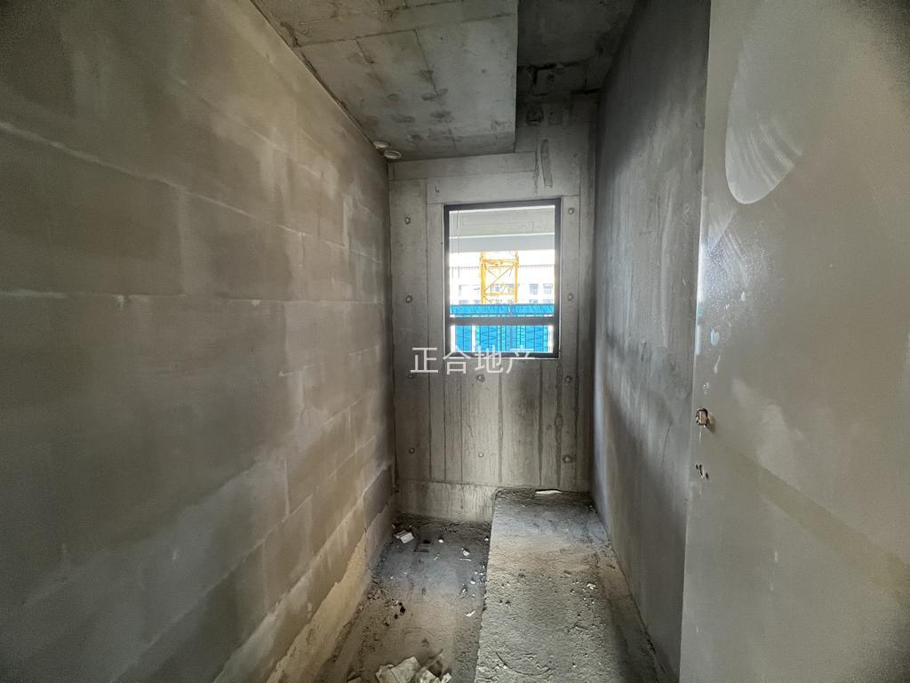 城南，吾悦华府现房，毛坯3房2卫，中户，中高楼层，房东包满二过户