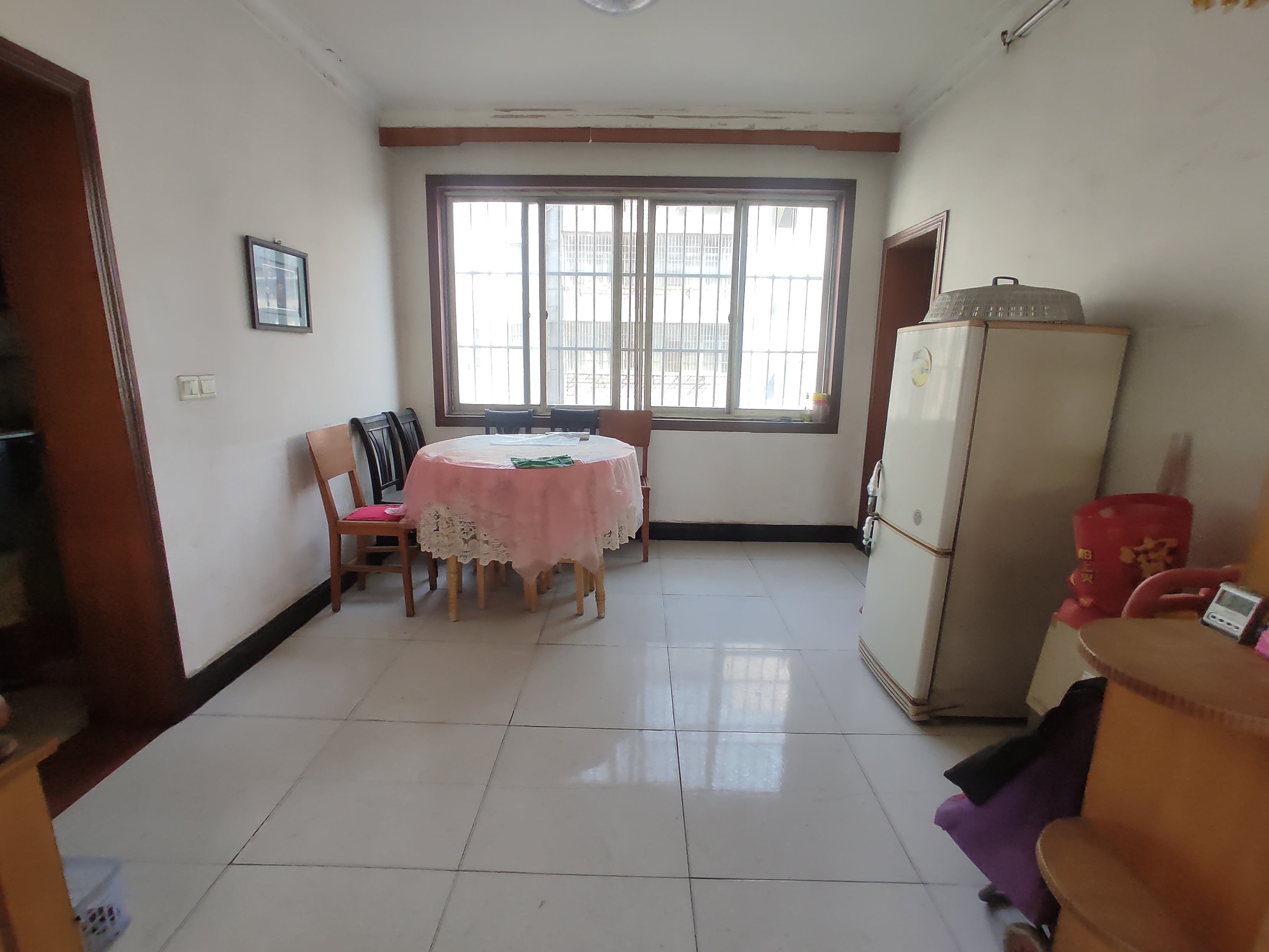 沔阳晓学旁  沙嘴办事处宿舍  精装四房  送两个地下室  看房方便