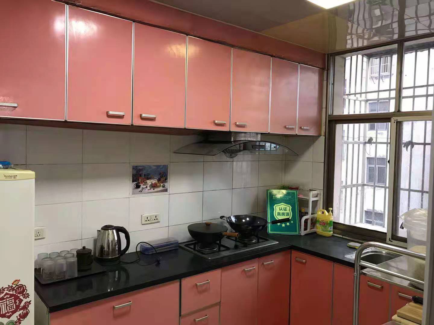 干河路华兴园旁边精装大三房带29多平米的车库生活方便配套齐全方便停车