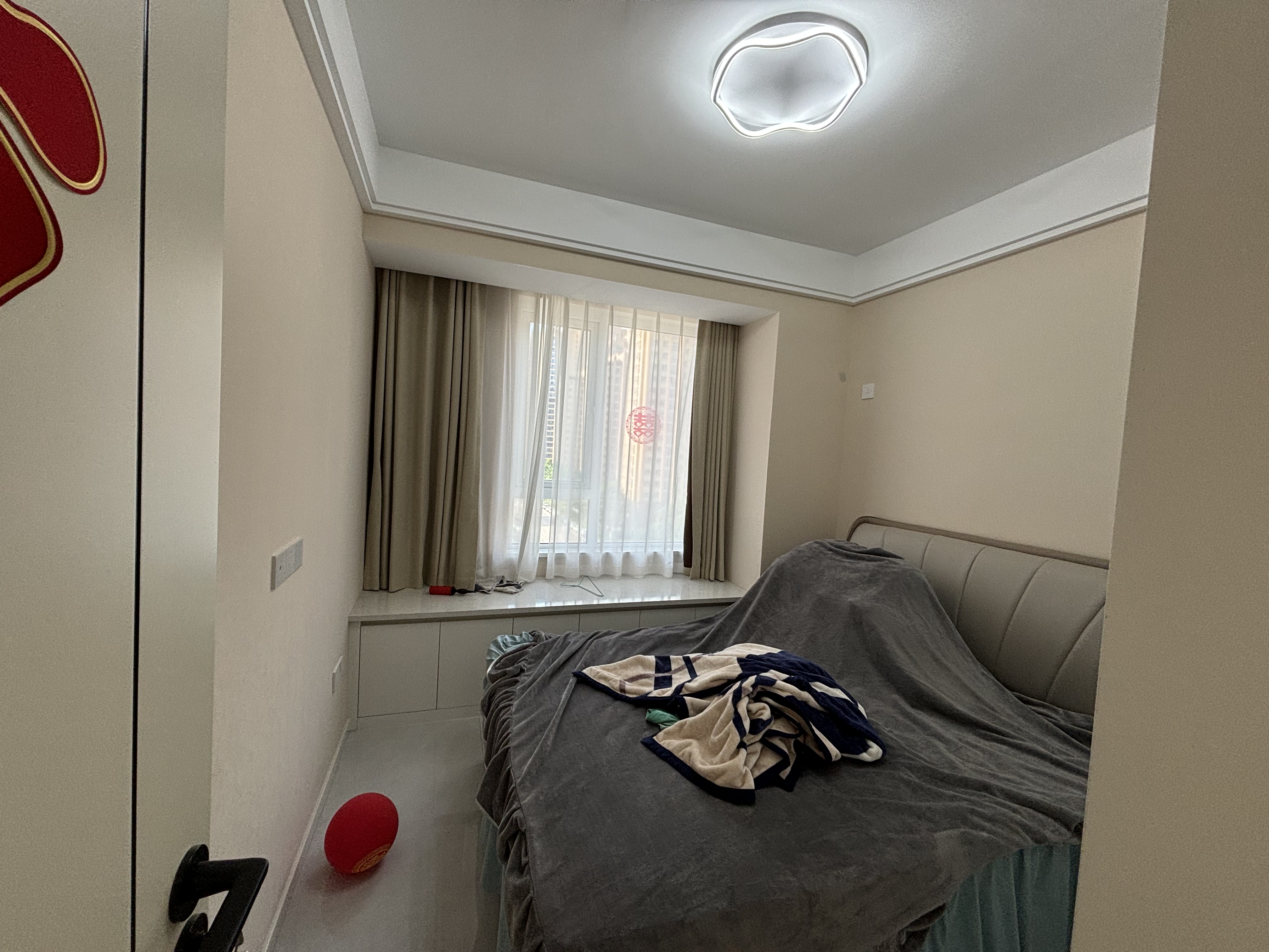 满庭春.精装三房两卫.看房方便.房子直接了个婚层色新的狠