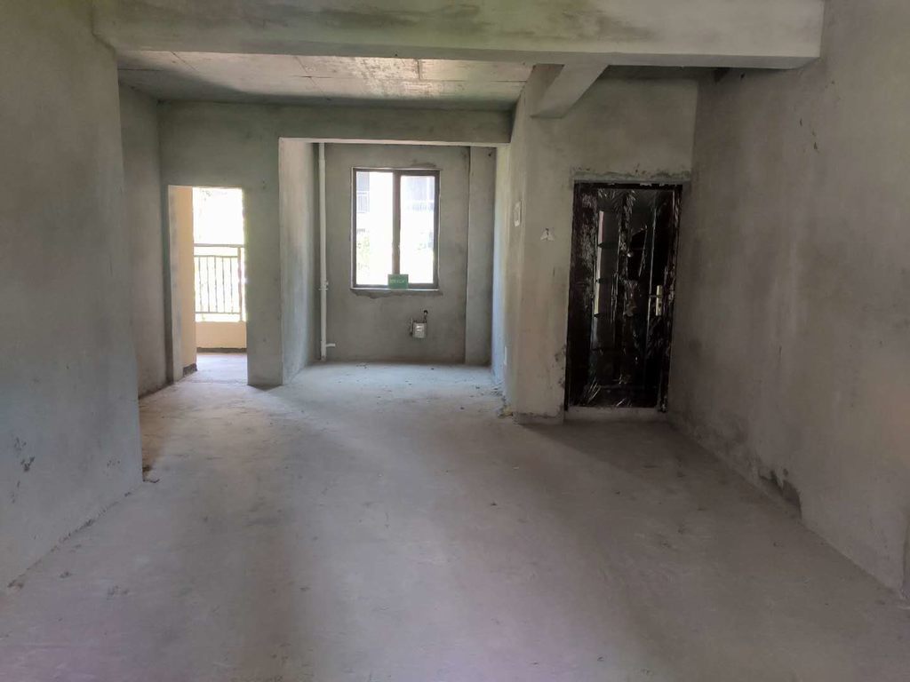 绿地香格里拉复式毛坯采光通透，宜居环境优美还man二