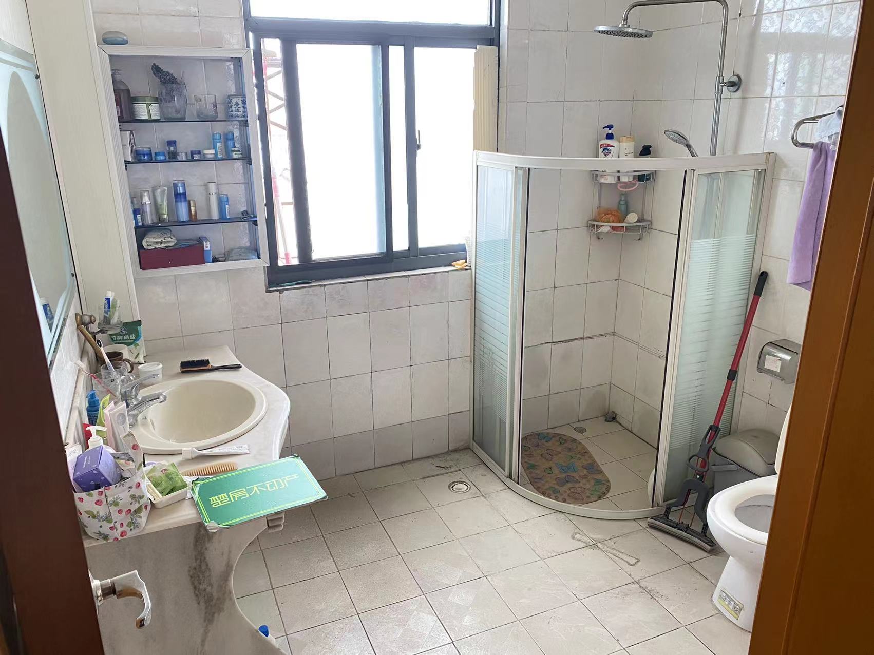 财政局机关宿舍，精装大平层，采光视野蛮好，小区环境好