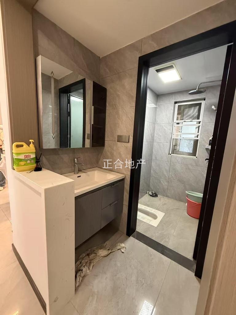 房东诚心出售，城南，森林北苑，精装三房两卫，全新装修，好楼层11楼，品牌家具家电送