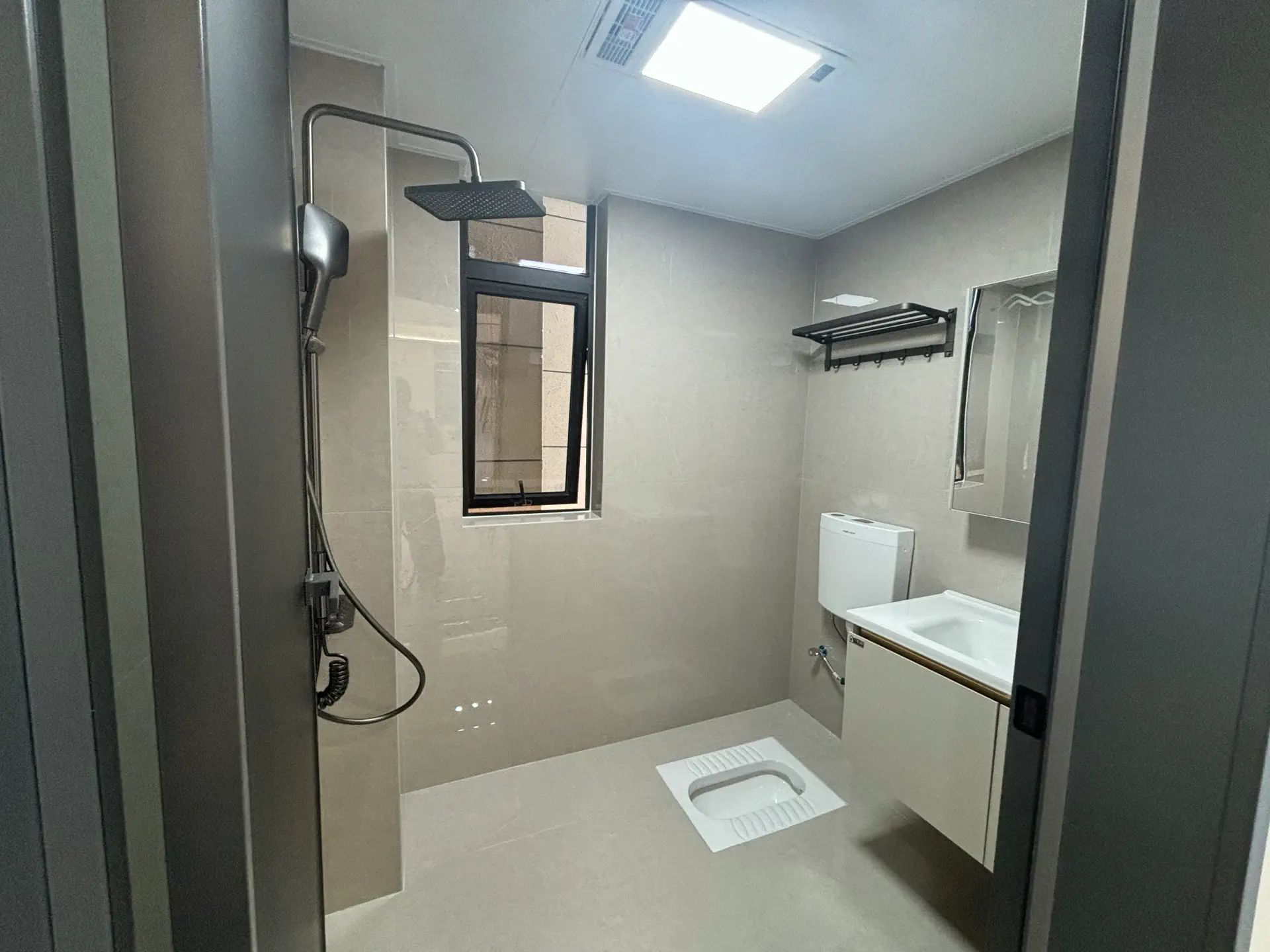 城南，沔街，御湖世家，湖景大边户，单价5字头，精装三房，带车位，好楼层