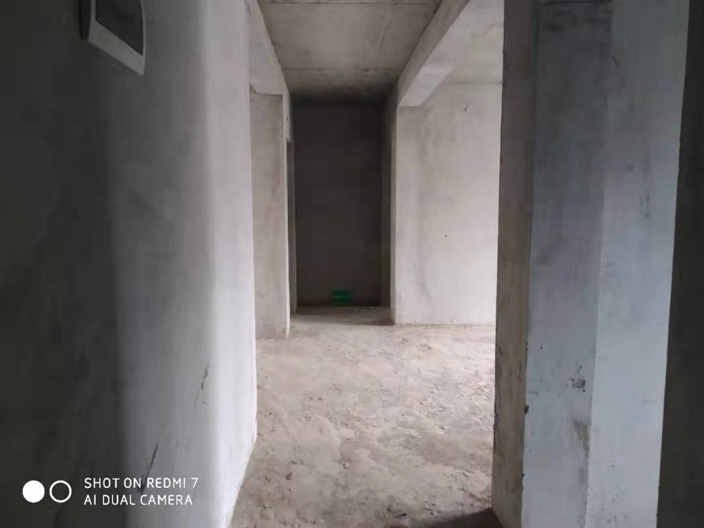 滨江新城毛坯大三房南北通透好楼层看房方便诚心卖