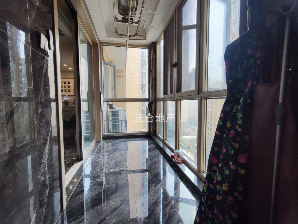 城南，森林‮际国‬城，​大‮层平‬，全屋‮装豪‬四‮两房‬卫，​全‮品屋‬牌，‮央中‬空调，暖气片​家私‬全送➕车位