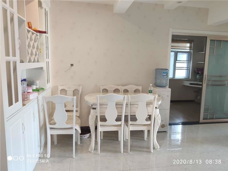 天诚缘精装小三房，全新装修未住，满五 可按揭电梯楼层好