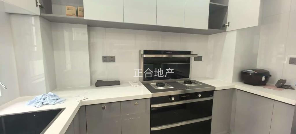 蓝‮花天‬园一‮一梯‬户，精装三房，地暖+中央空调，一‮未天‬住，小高层电梯12楼，双阳台